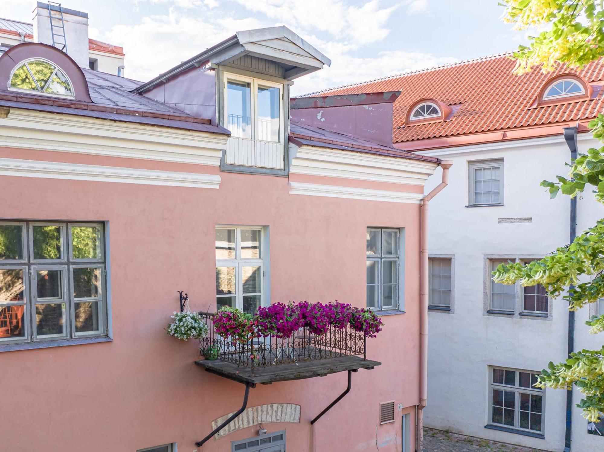 Old Town - Vene * Tallinn
